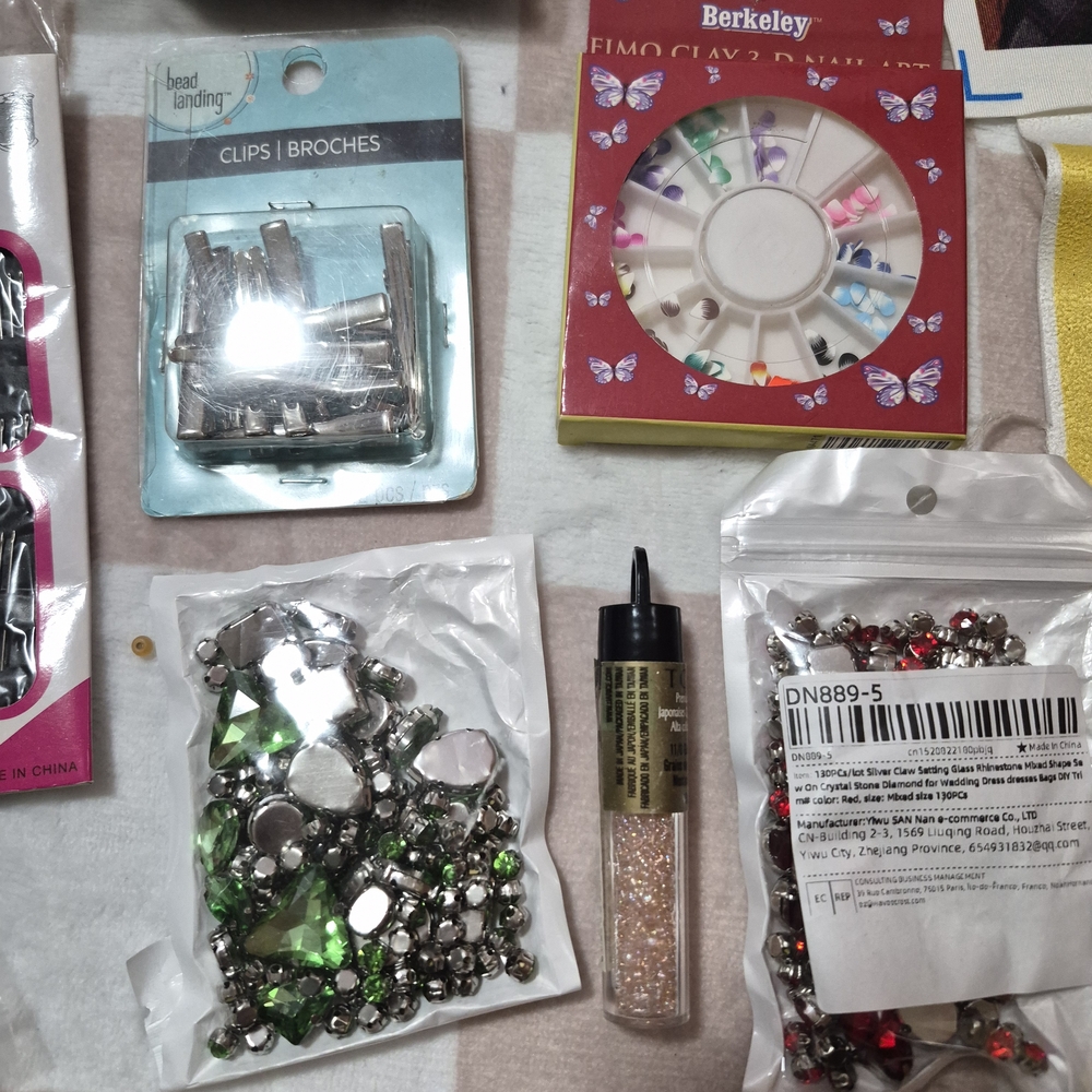 Craft Supplies Bundle with Beads Zippers - Picture 4 of 7